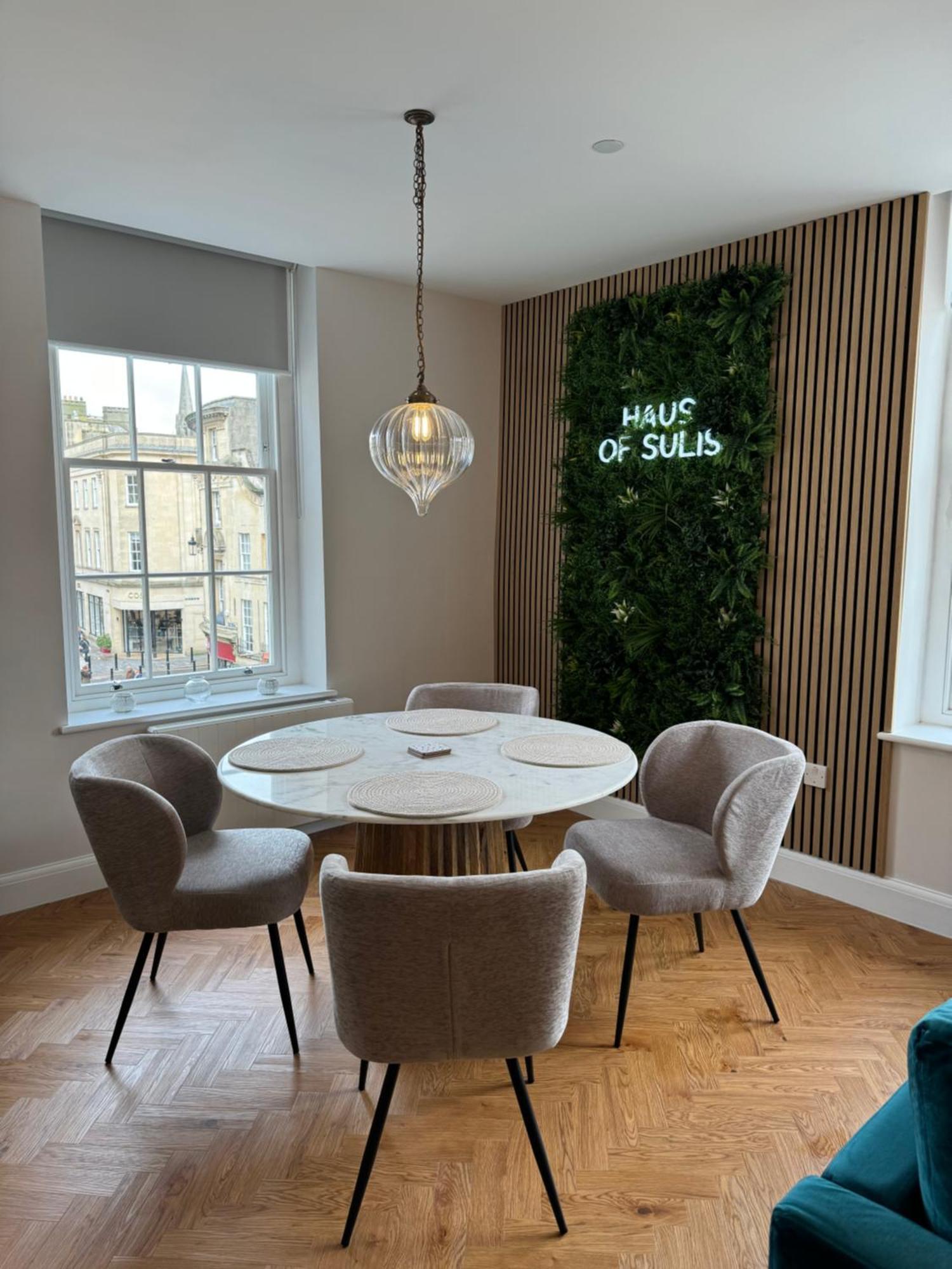Haus Of Sulis, City Centre Apartment With Lift Access Bath Buitenkant foto