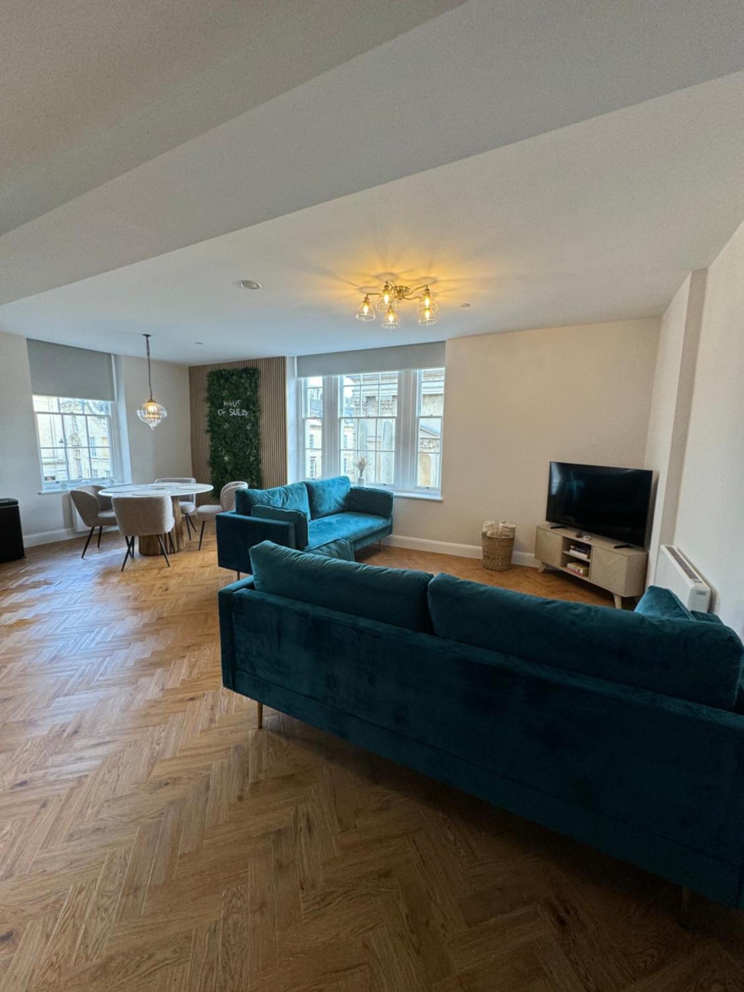 Haus Of Sulis, City Centre Apartment With Lift Access Bath Buitenkant foto