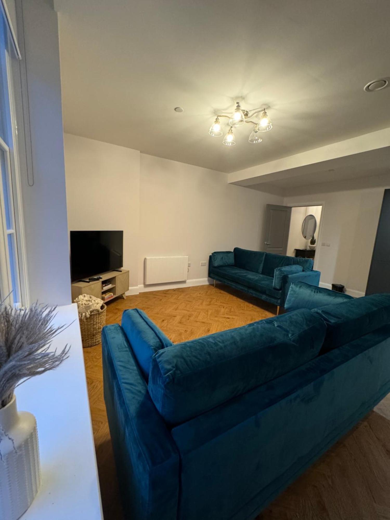Haus Of Sulis, City Centre Apartment With Lift Access Bath Buitenkant foto