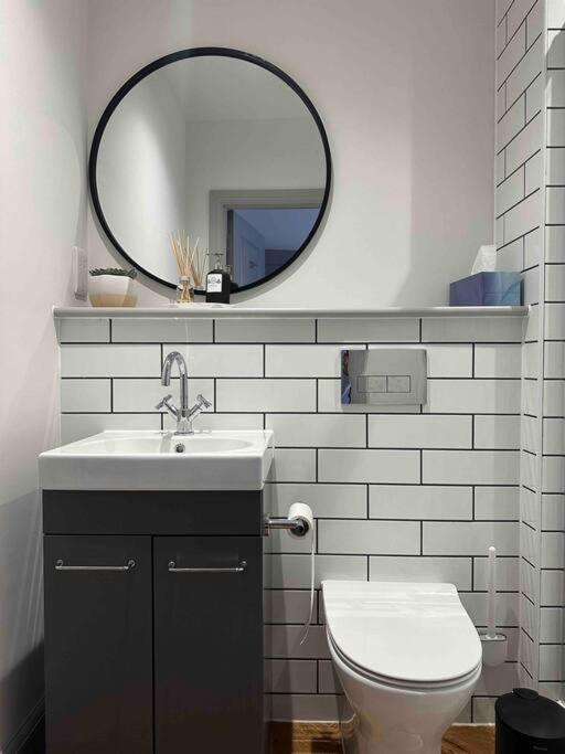 Haus Of Sulis, City Centre Apartment With Lift Access Bath Buitenkant foto