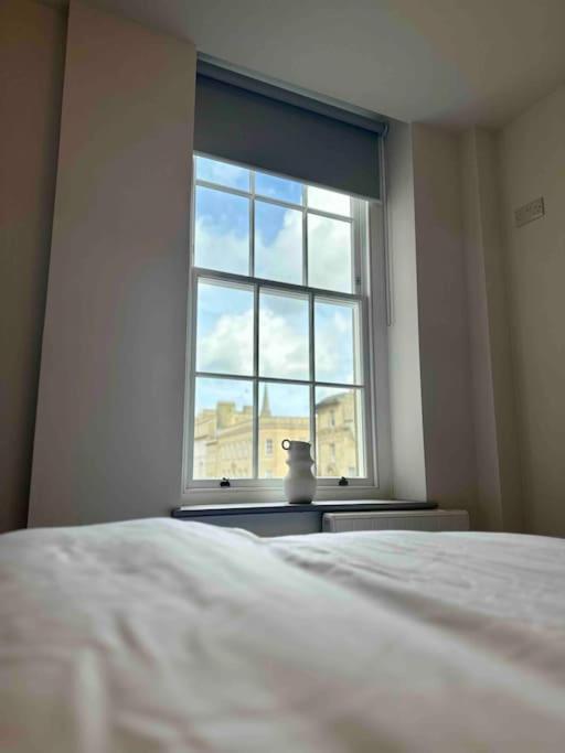 Haus Of Sulis, City Centre Apartment With Lift Access Bath Buitenkant foto