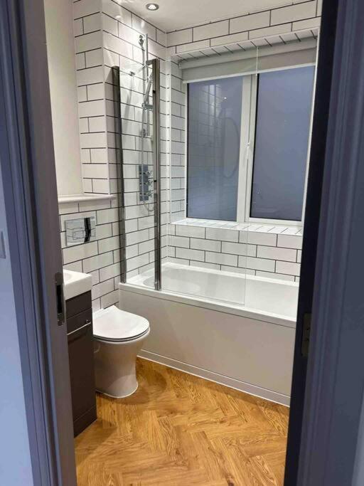 Haus Of Sulis, City Centre Apartment With Lift Access Bath Buitenkant foto