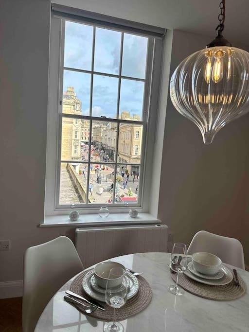 Haus Of Sulis, City Centre Apartment With Lift Access Bath Buitenkant foto